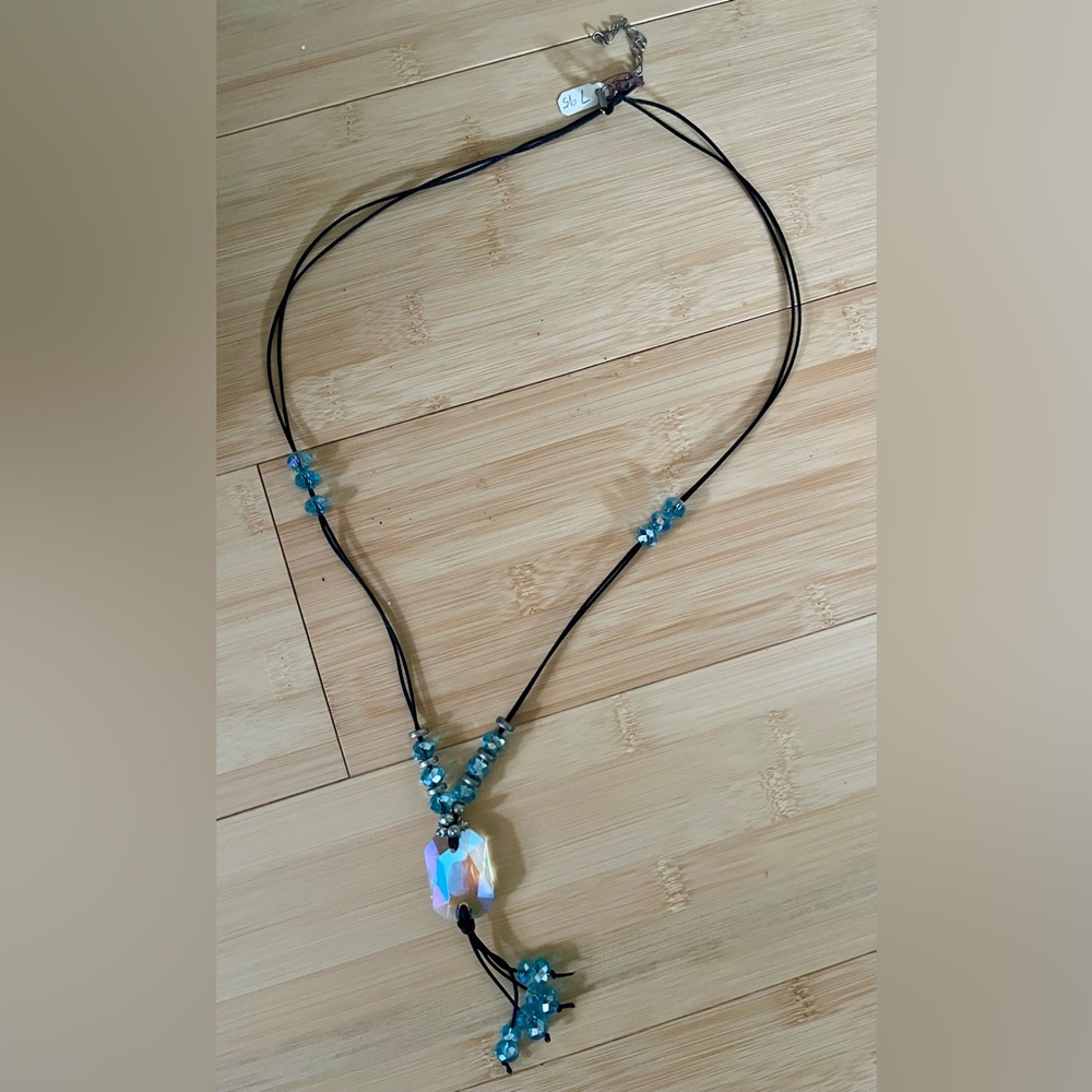Crystal-like necklace